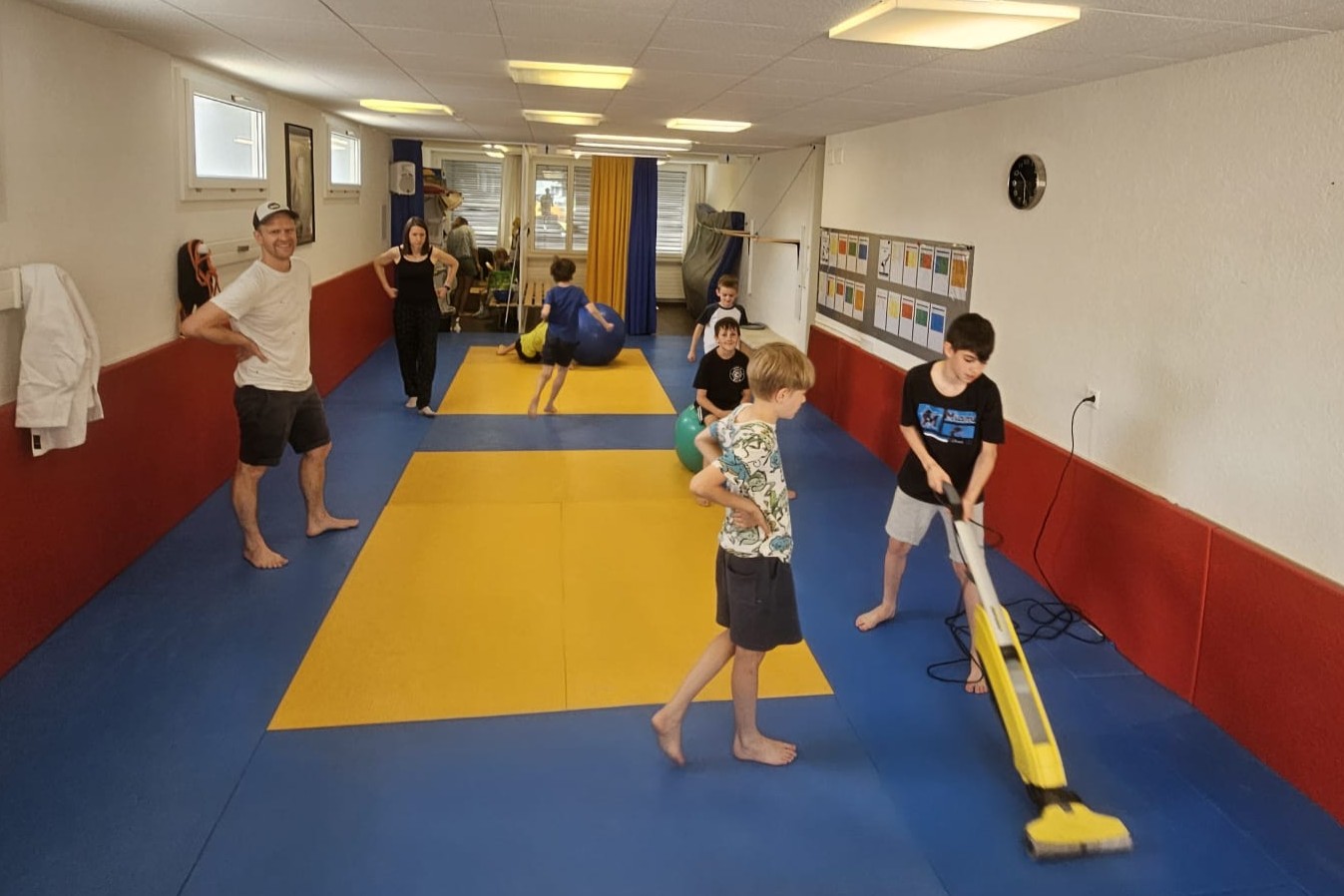 Gemeinsam angepackt bei der Dojo Putzete in Kriens